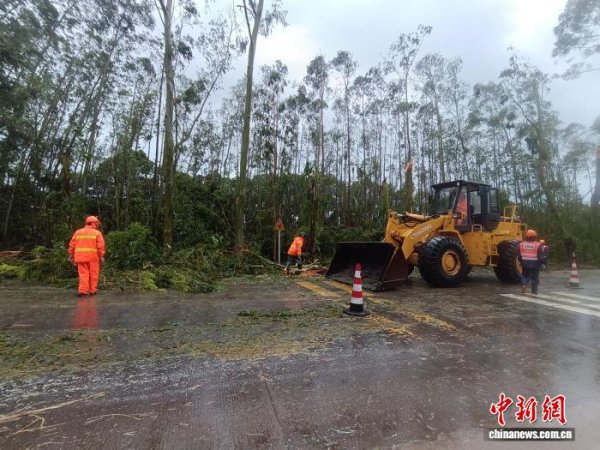 诚信双盈配资 广西调派抢险人员持续推进沿海公路抢修保通